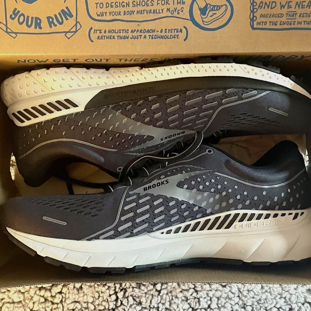 NEW: NEVER USED BROOKS Adrenaline GTS 21 Sneakers